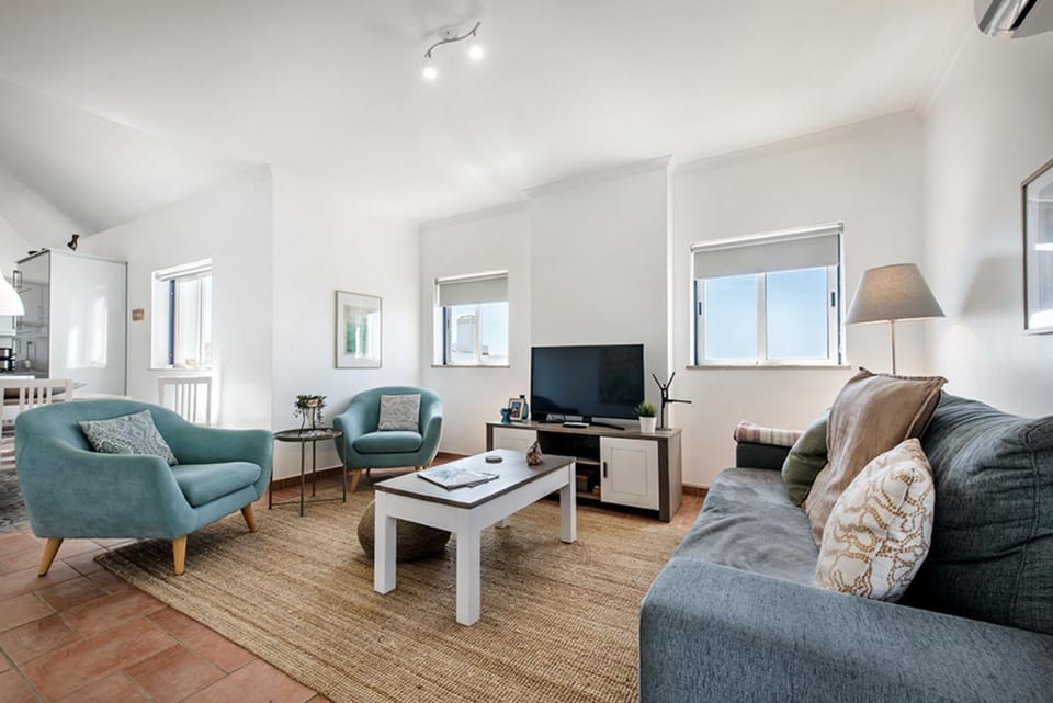 Communal lounge/ TV room, TV and multimedia, Living room, Seating area