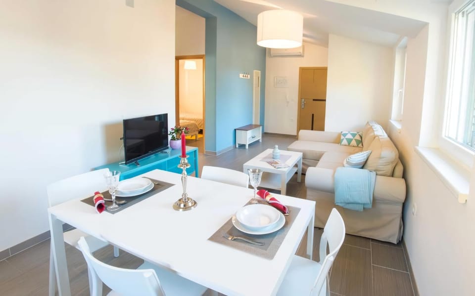Communal lounge/ TV room, Living room, Seating area, Dining area