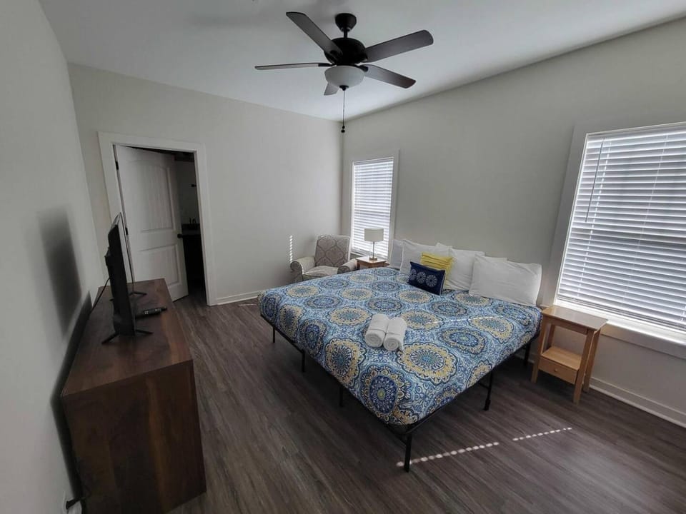 Near Downtown Dining & Base - Beach Flow Bungalow House in Pensacola