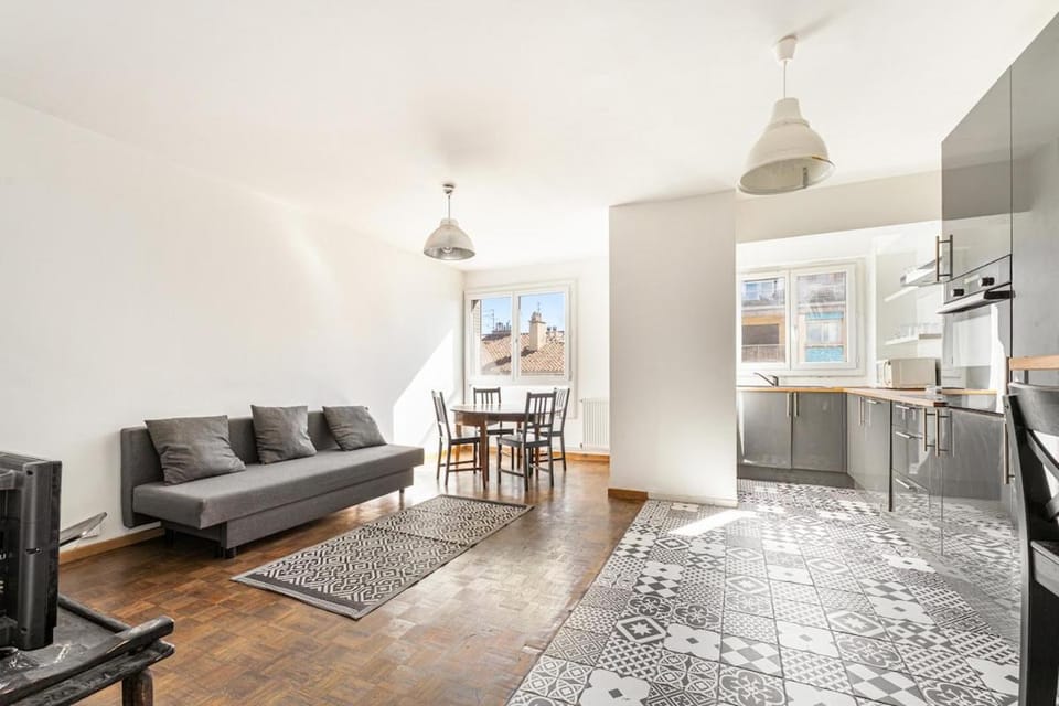 Large 4 bedroom equipped flat Apartment in Marseille