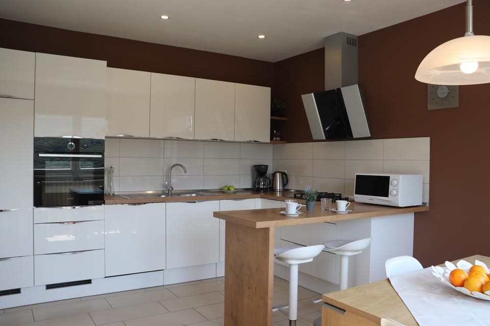 Coffee/tea facilities, Kitchen or kitchenette, dishwasher, minibar, pet friendly, stove