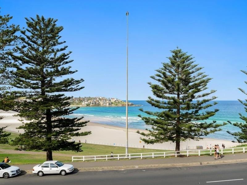 Stylish 2BR Apartment Opposite Bondi Beach Apartment in Sydney