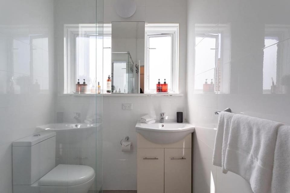 Stylish 2BR Apartment Opposite Bondi Beach Apartment in Sydney
