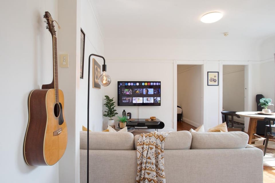 Stylish 2BR Apartment Opposite Bondi Beach Apartment in Sydney