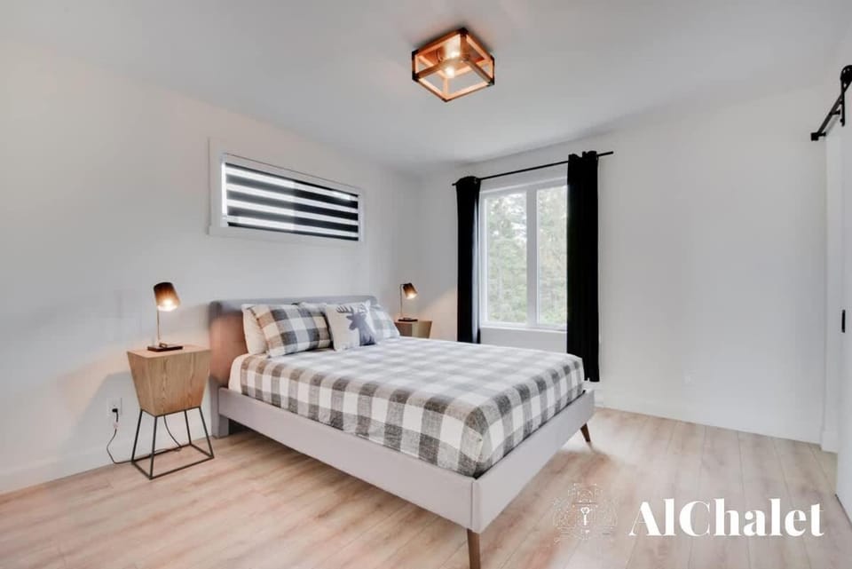 White Stag - Comfort & Serenity - Sauna & Pool Chalet in Quebec