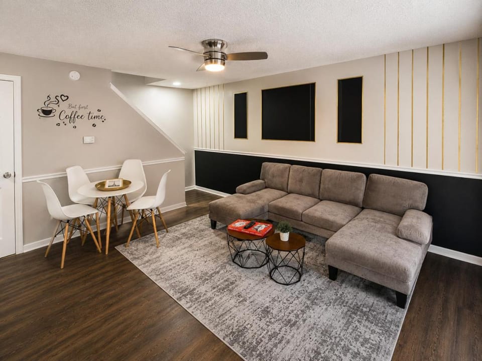Luna Loft Hoover Modern 2 Bedroom Stay House in Hoover