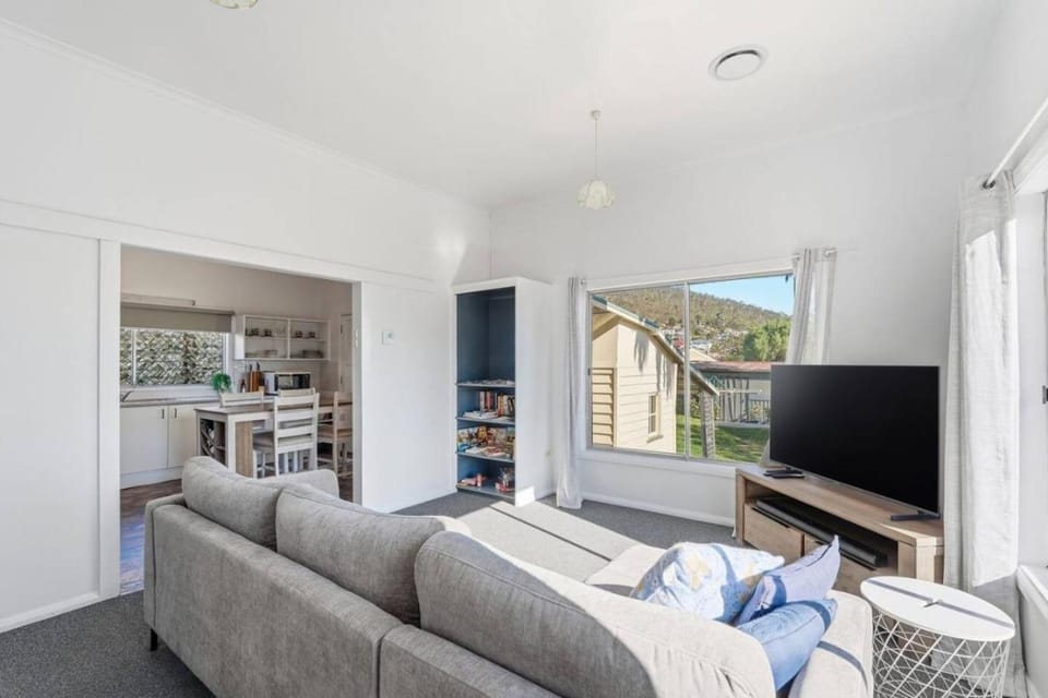 Spacious Stay in New Norfolk House in New Norfolk