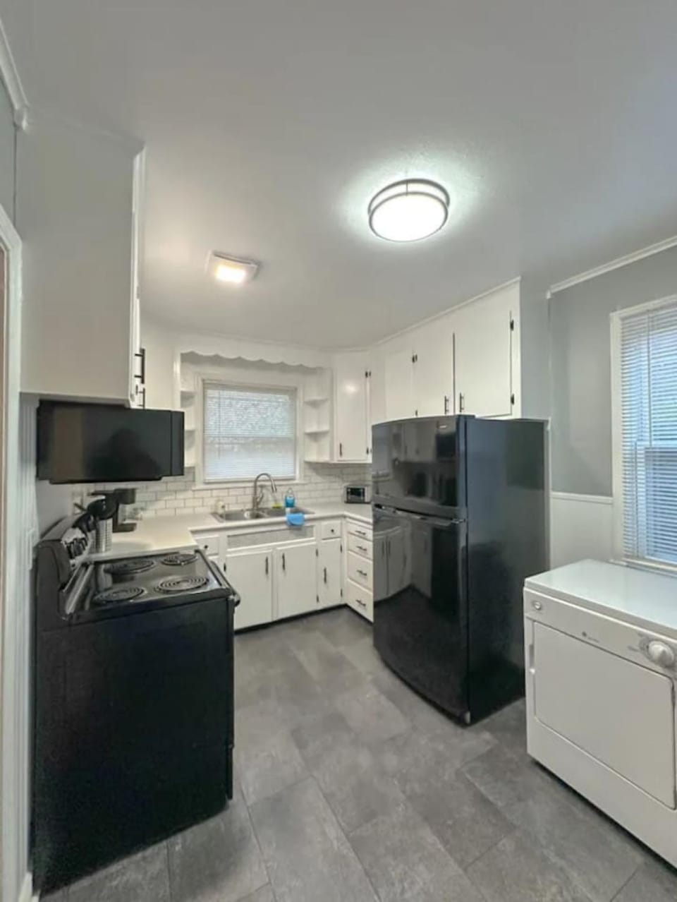 Arcade, Close to Fall, off street Parking, WIFI Apartment in Niagara Falls