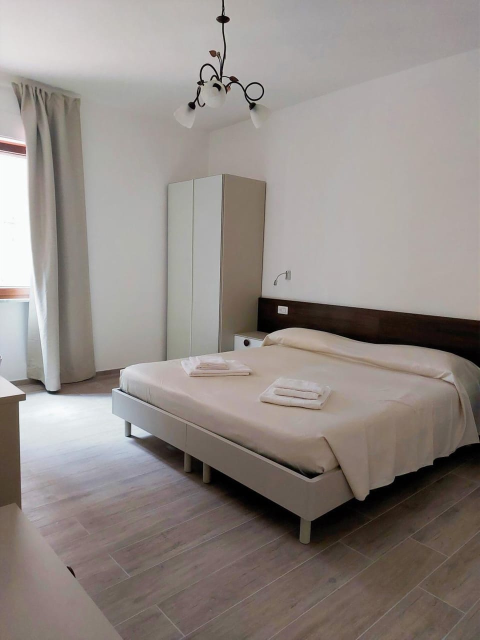 Bed, Photo of the whole room, Bedroom, wardrobe