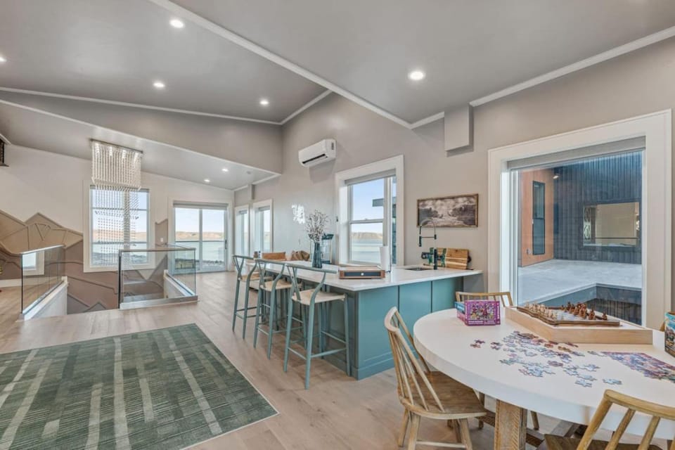 7500sqft Designer Container Home - Hot Tub, Game Room, and More House in Idaho