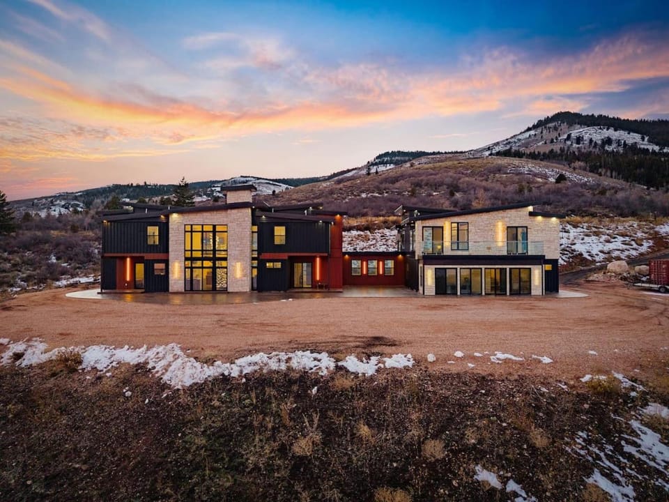 7500sqft Designer Container Home - Hot Tub, Game Room, and More House in Idaho