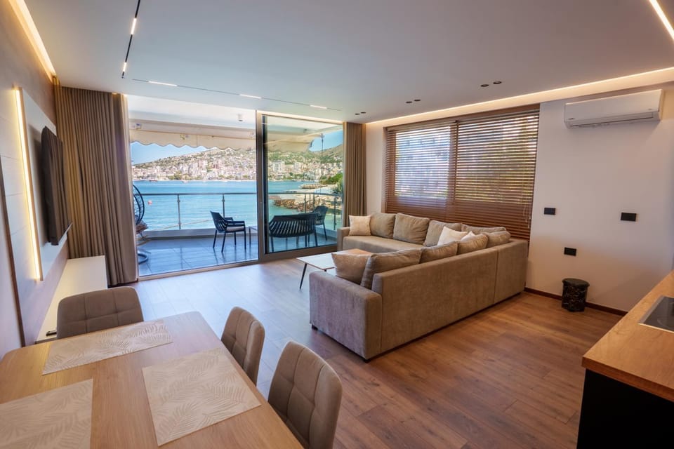 Frontline sea view apartment Apartment in Sarandë