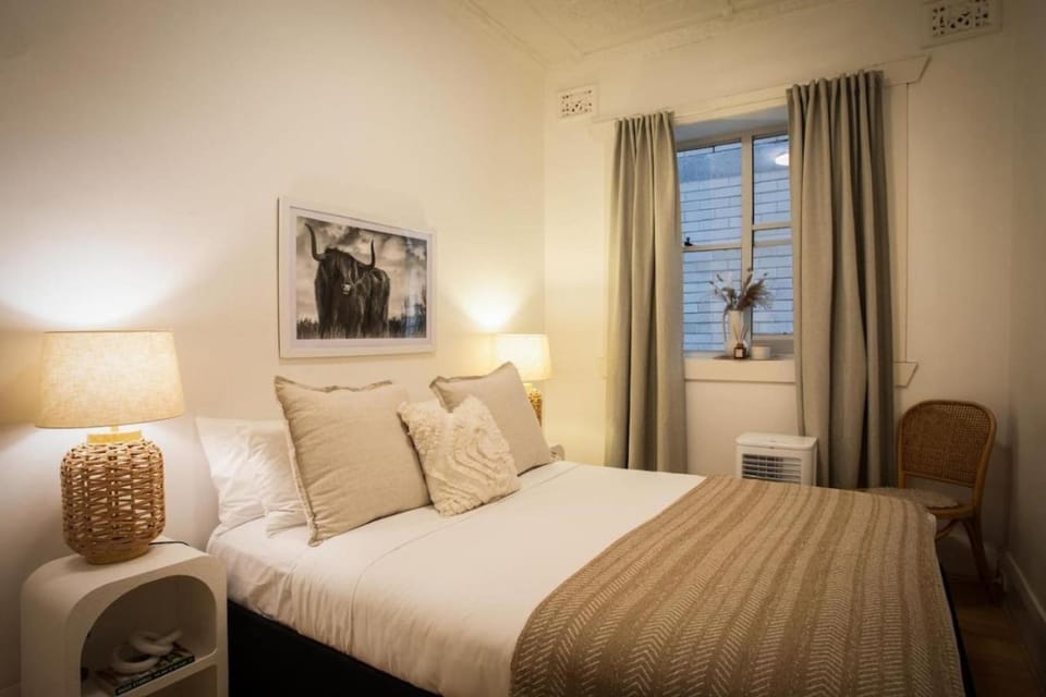 Modern 2BR Boho Apt - One Block From The Beach Apartment in Sydney