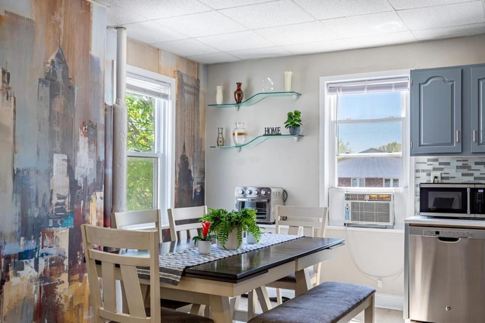 Deluxe 4BR-2BA-12 Beds | NYC | MetLife | Parking Apartment in Bayonne