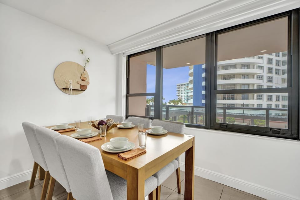 Coastal Condo with Resort Service Pools and Gym 407 Apartment hotel in Miami Beach