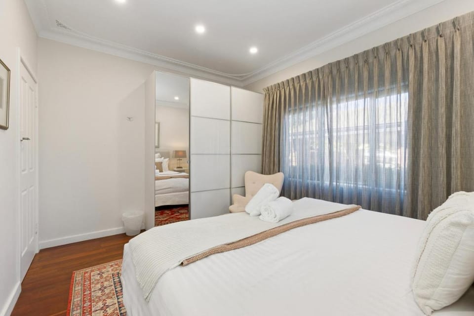 Bed, Bedroom, towels, wardrobe