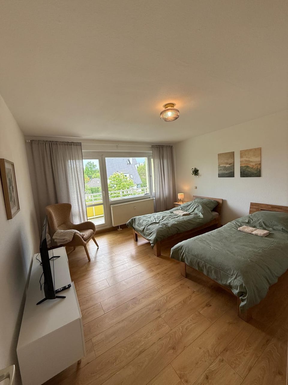 TV and multimedia, Photo of the whole room, Bedroom