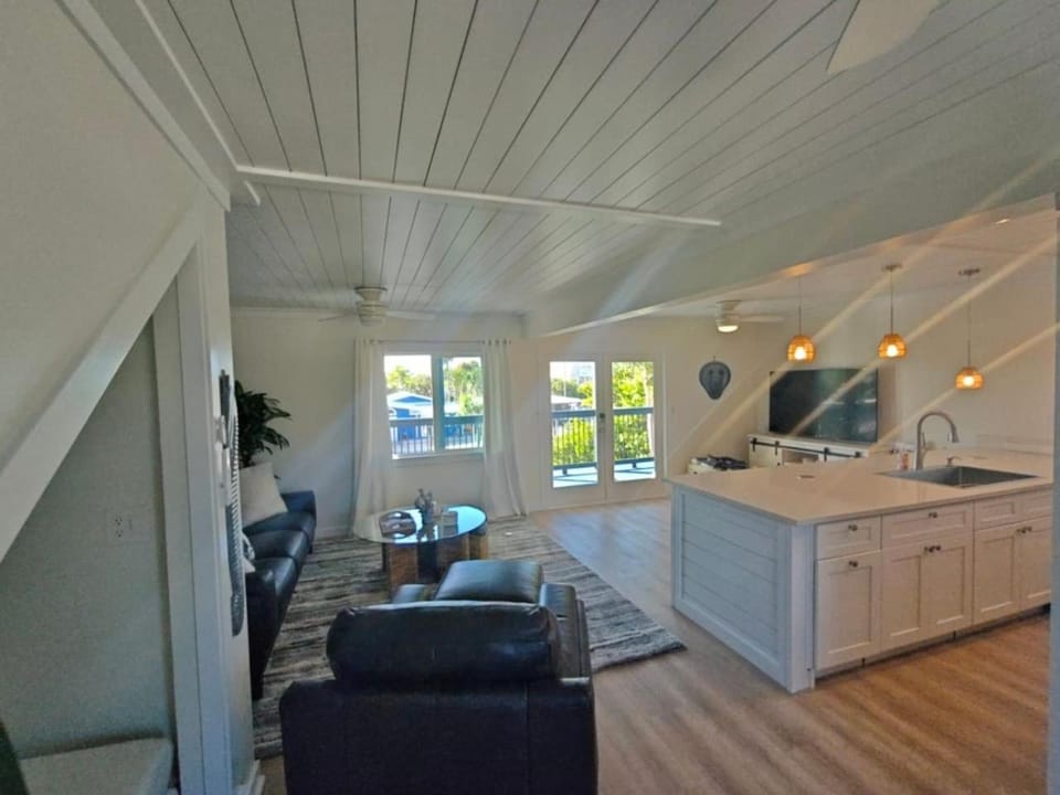 The Lazy Manatee Grand W separate in law studio House in Bokeelia
