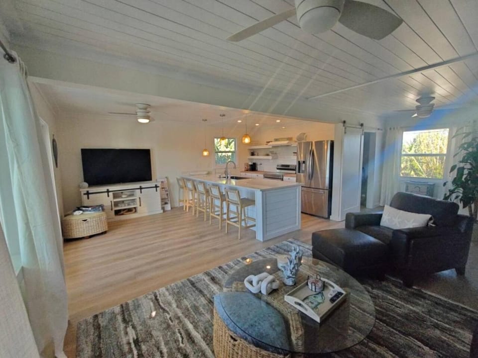 Communal lounge/ TV room, TV and multimedia, Kitchen or kitchenette, Living room, Seating area, Dining area, Evening entertainment, oven, pet friendly