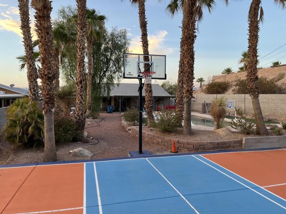 Epic Pool Party Resort House in Fort Mohave