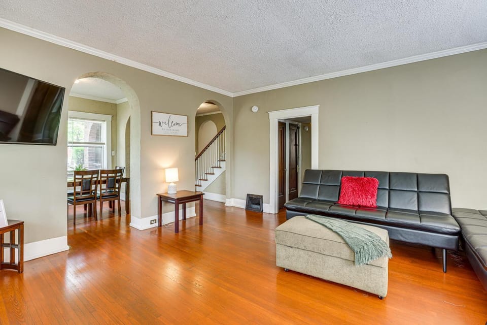 2 Mi to Uptown! Group-Friendly Home w/ Game Room House in Birmingham