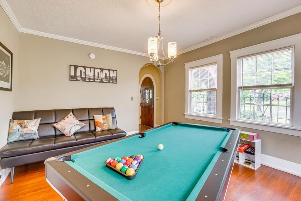 2 Mi to Uptown! Group-Friendly Home w/ Game Room House in Birmingham