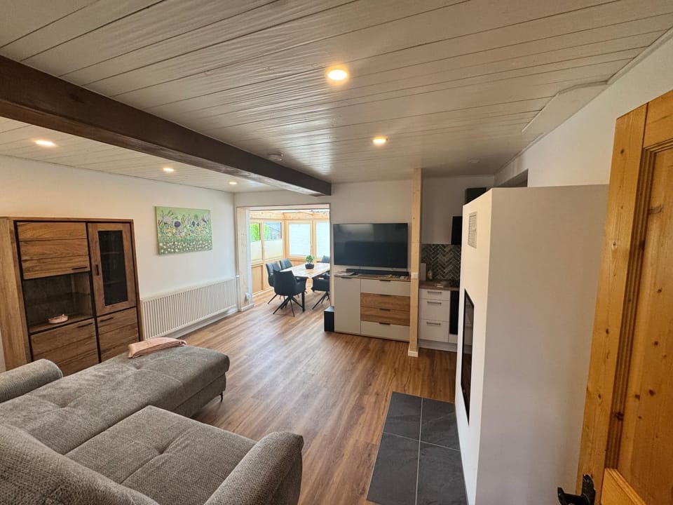 Living room, Photo of the whole room