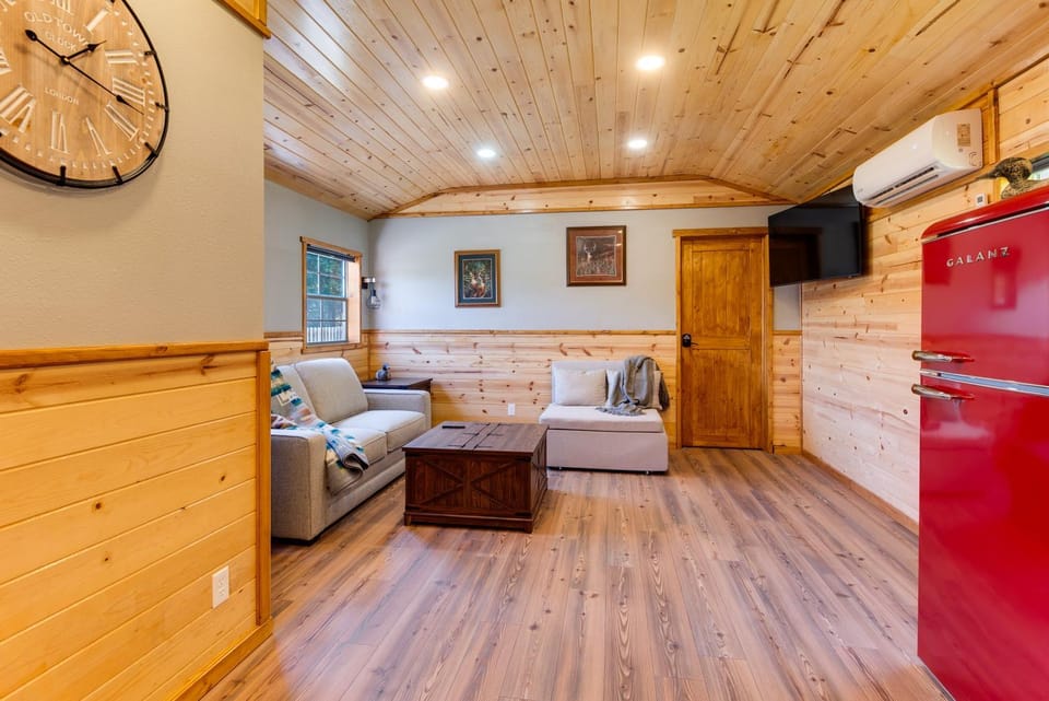 Private Yard w/ Games! Family Getaway in Forks House in Washington