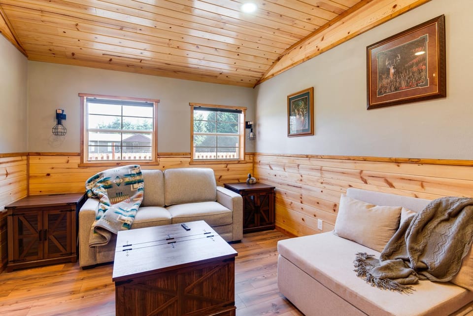 Private Yard w/ Games! Family Getaway in Forks House in Washington
