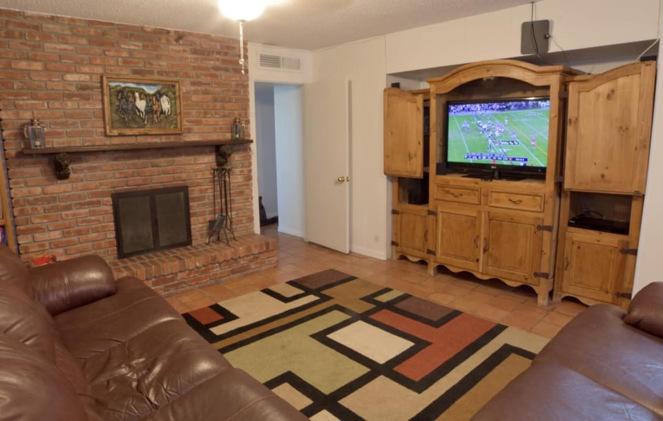 TV and multimedia, Living room, fireplace