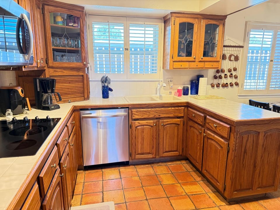 dishwasher, oven, stove, kitchen