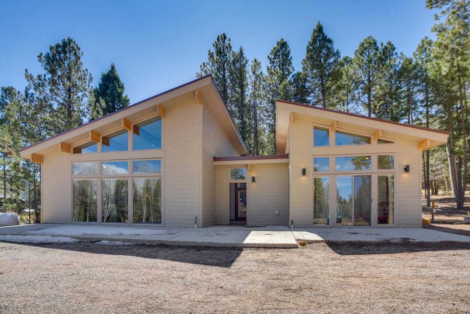 2 Mi to Angel Fire Resort: Year-Round Retreat House in Angel Fire