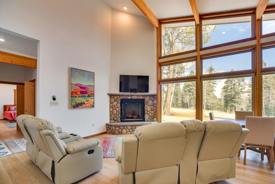 2 Mi to Angel Fire Resort: Year-Round Retreat House in Angel Fire
