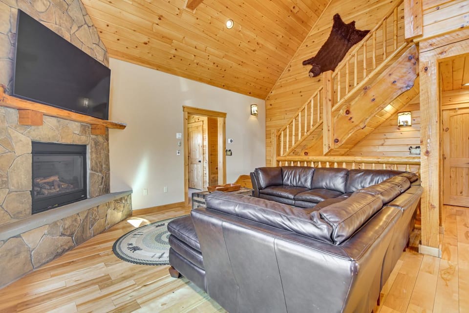 Near Ponds, Hiking & Mtn Biking! Greenwood Cabin Cabin in Woodstock