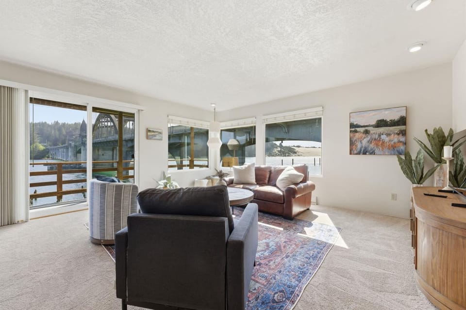 Incredible Riverfront Oasis with Wraparound Deck & Cozy Interior Apartment in Oregon