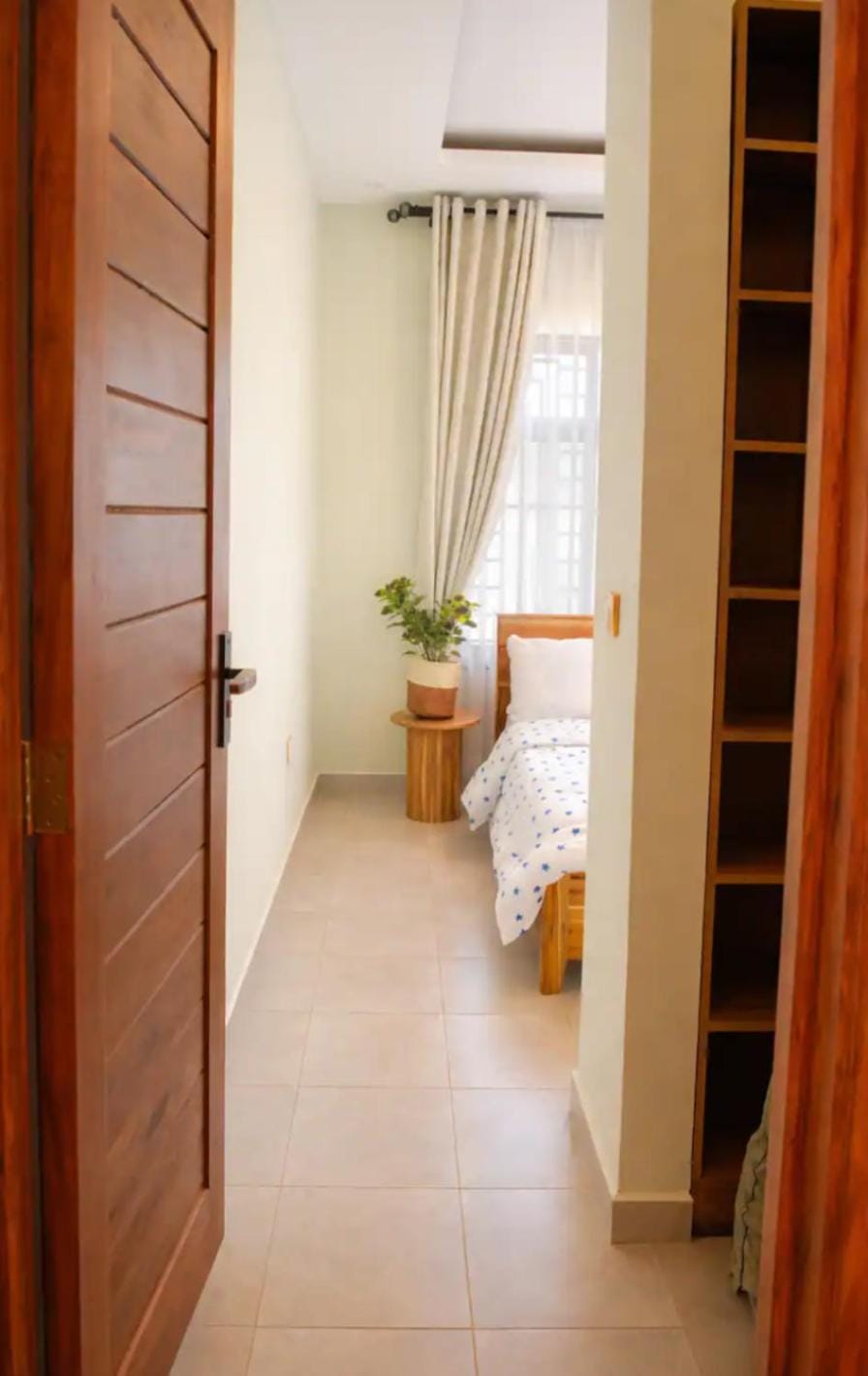 King Room with Mountain view and local train view Apartment in Arusha