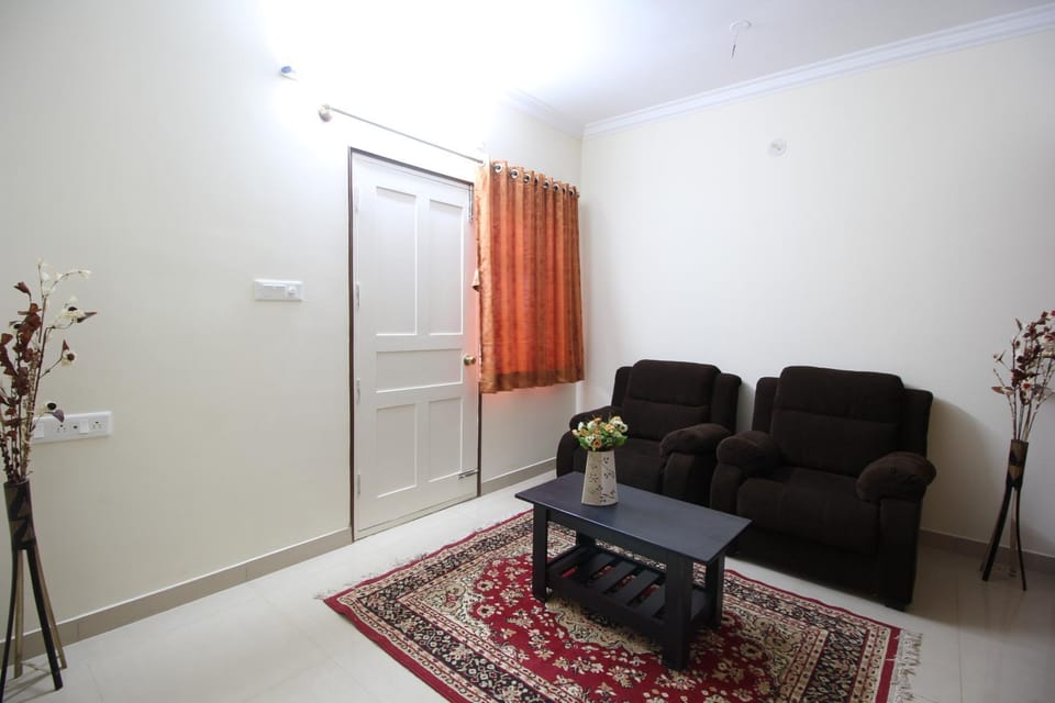 Living room, Decorative detail, Seating area, Dining area