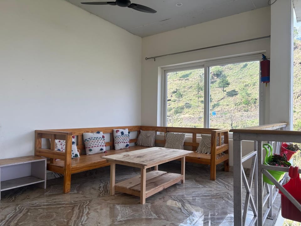 View (from property/room), Balcony/Terrace, Living room, Seating area, Dining area