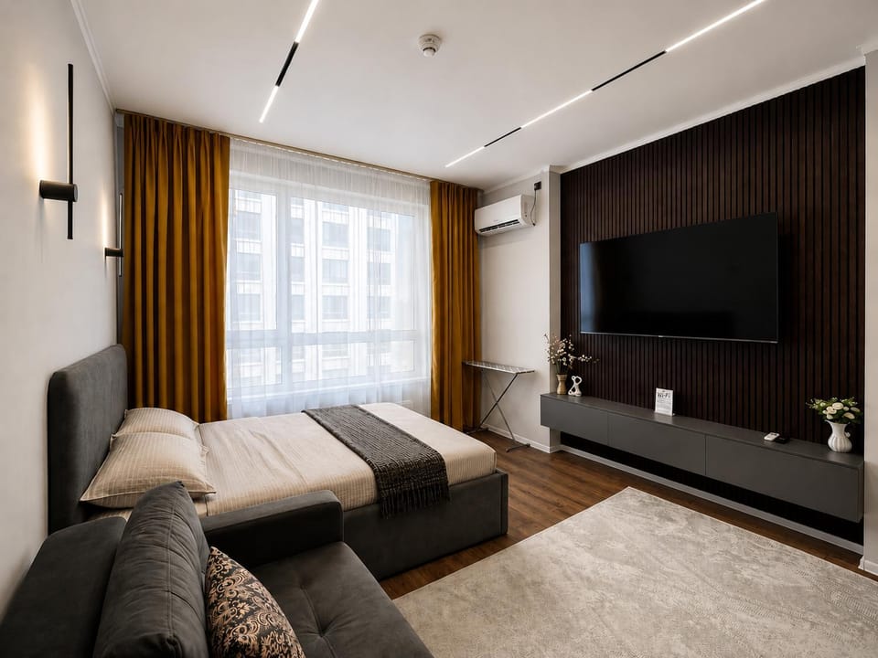 Bed, TV and multimedia, Seating area, flat iron, air conditioner