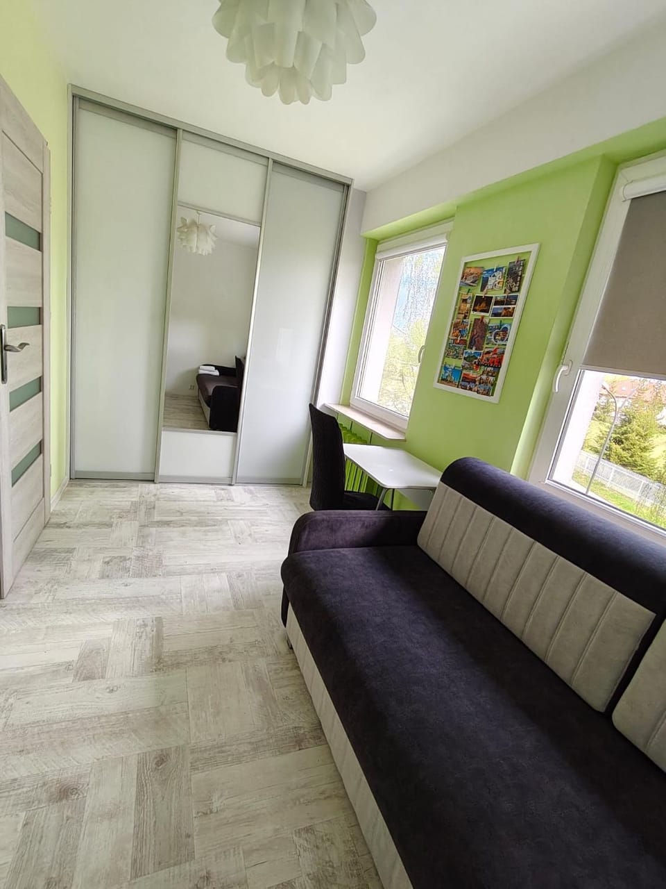 Bed, Seating area, wardrobe