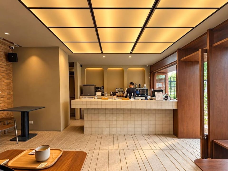 Restaurant/places to eat, Lounge or bar