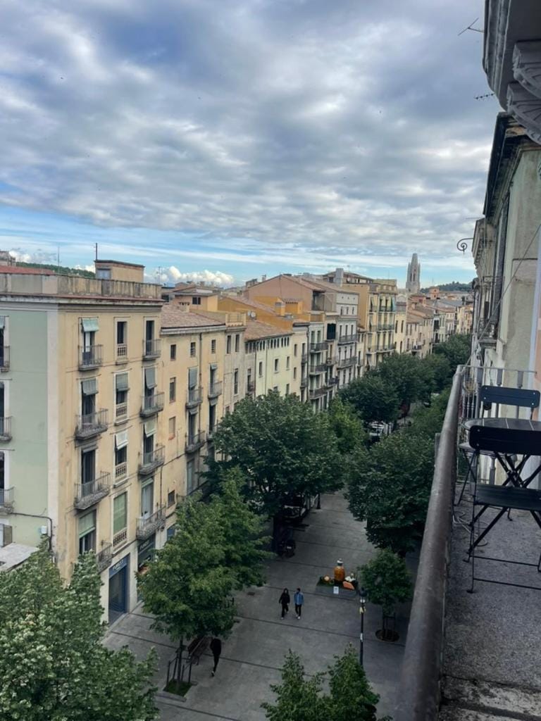 Rambla Riverview Apartment in Girona
