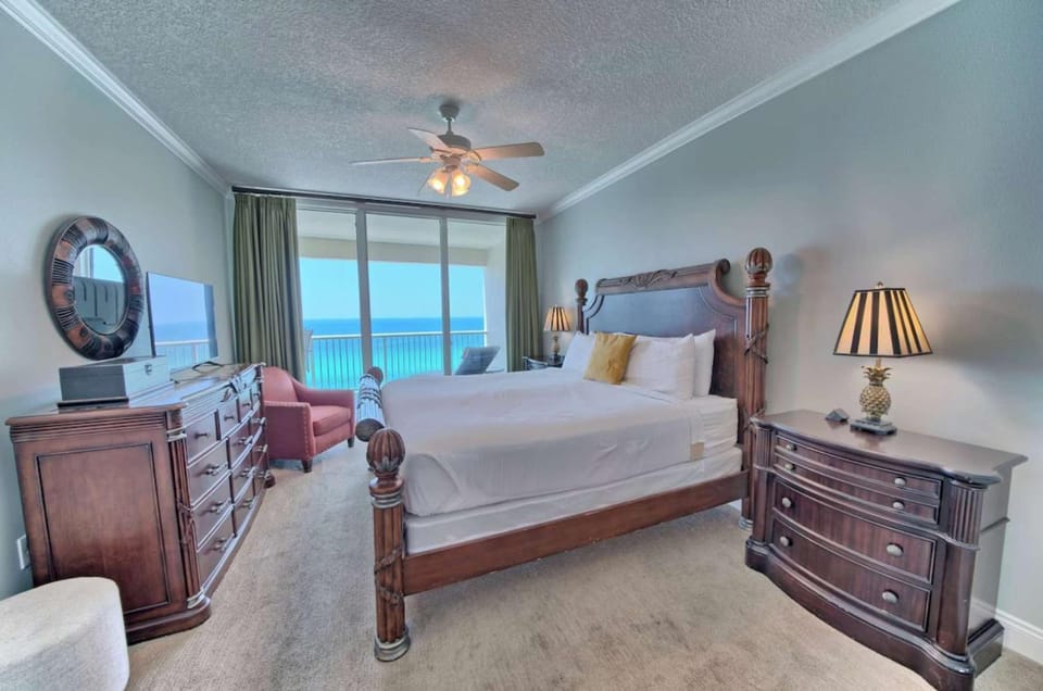 Three Bedroom Beachfront Condo with Ocean Views & Pool Apartment in Panama City Beach