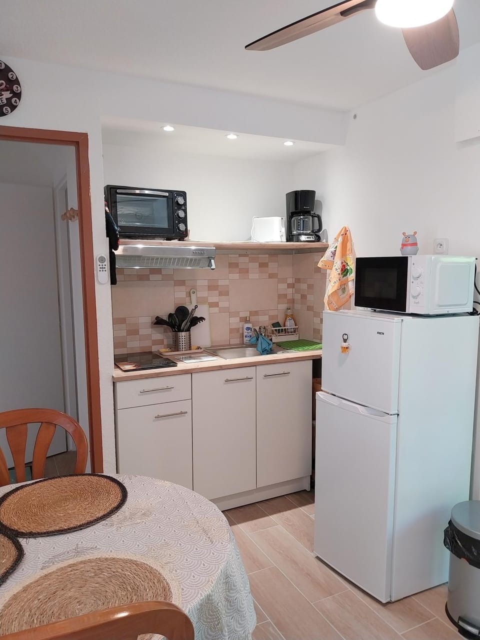 Kitchen or kitchenette, Living room