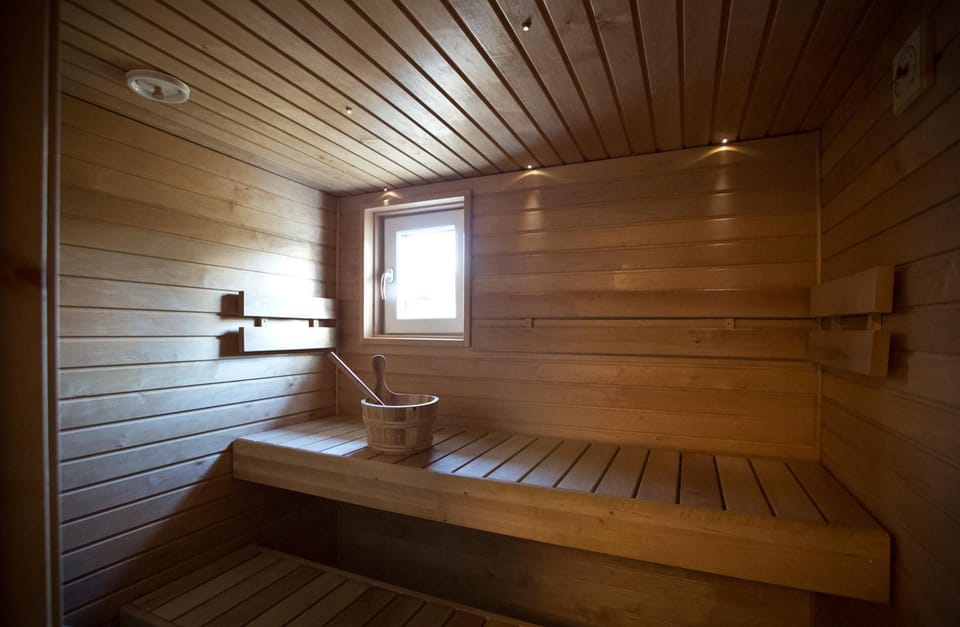 Sauna, Area and facilities