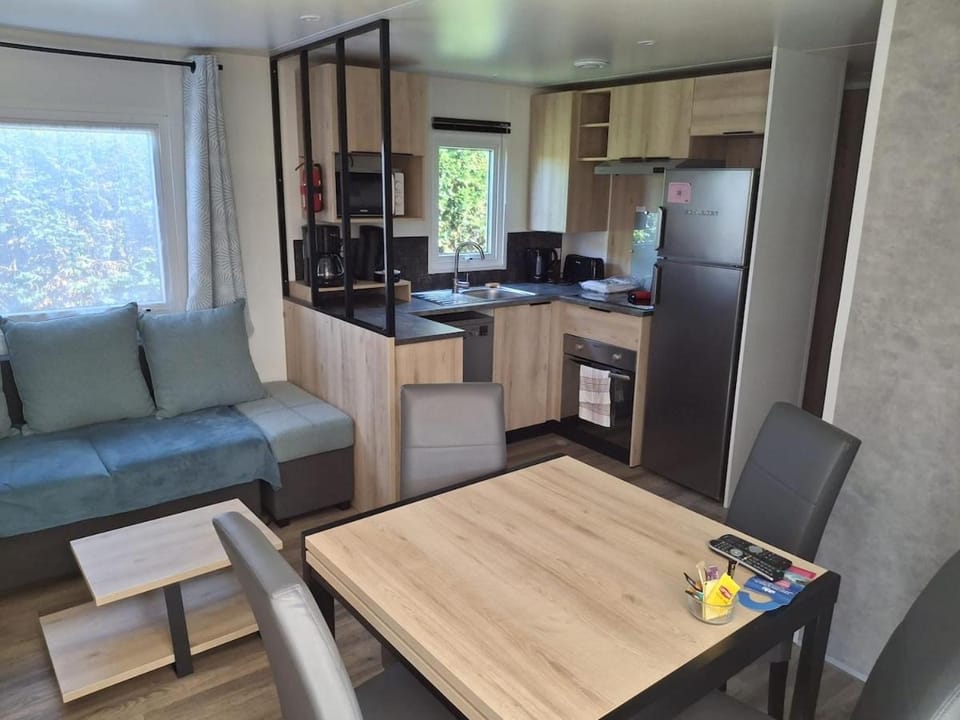 Kitchen or kitchenette, Seating area