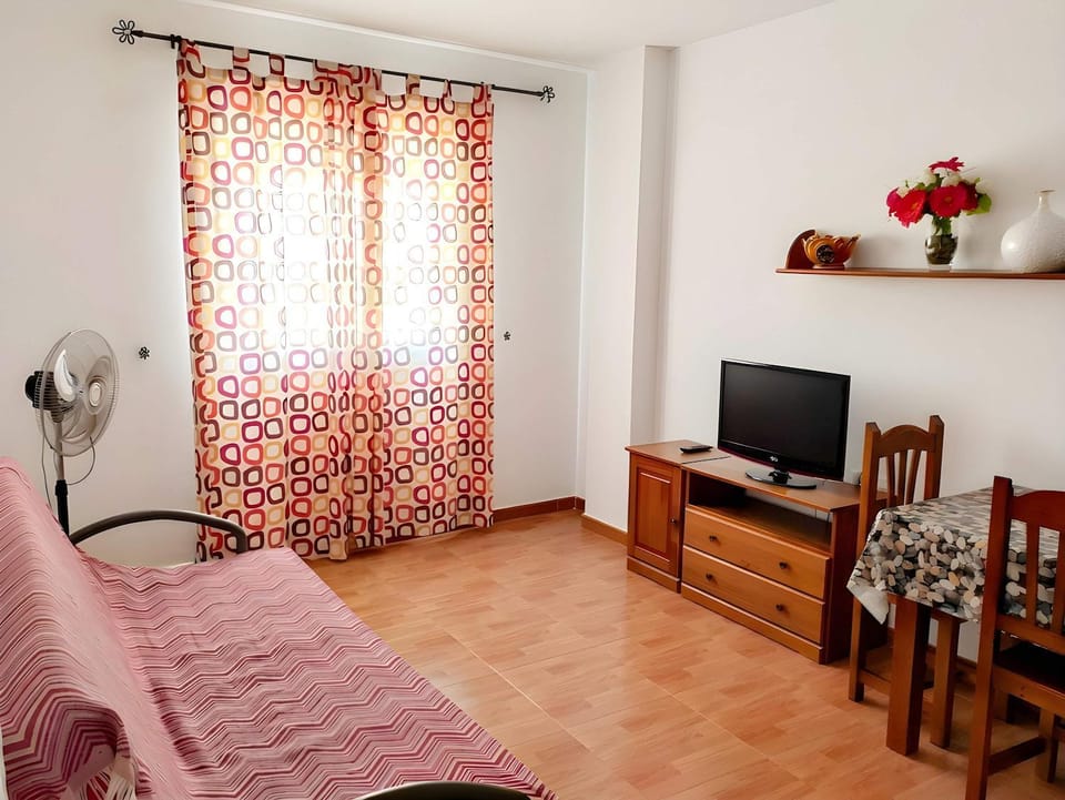 Apartamento Tranquilo facil aparcamiento solo alquilamos a familias y parejas Apartment in Conil de la Frontera