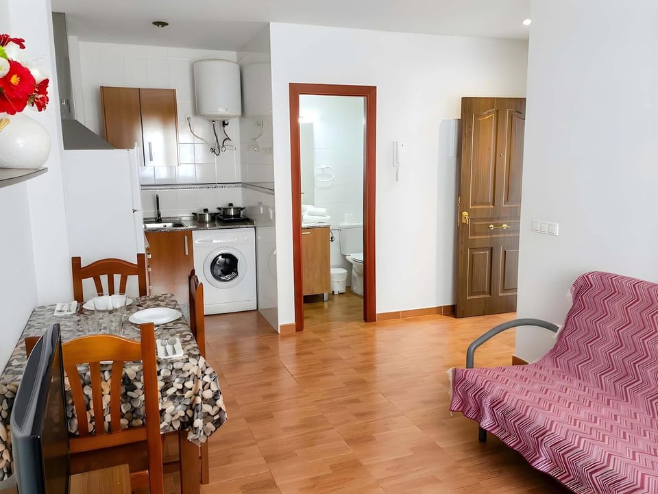 Apartamento Tranquilo facil aparcamiento solo alquilamos a familias y parejas Apartment in Conil de la Frontera