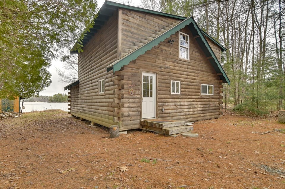 Hot Tub & Boat Dock! Belgrade Lakes Family Cabin Cabin in Maine