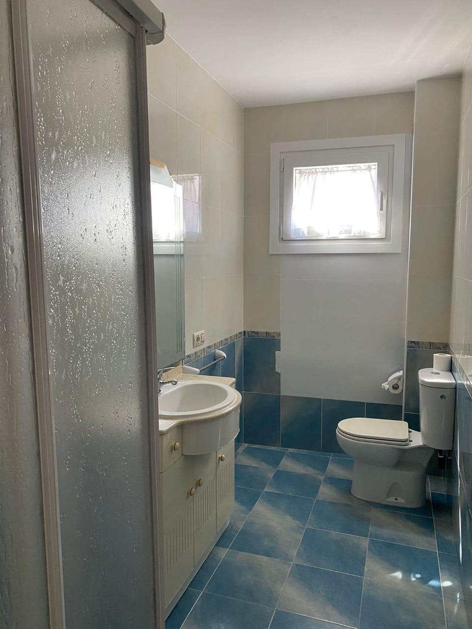 Apartamentos Elvira a 50 metros de la playa de Caneliñas, situado en la segunda planta Apartment in Portonovo